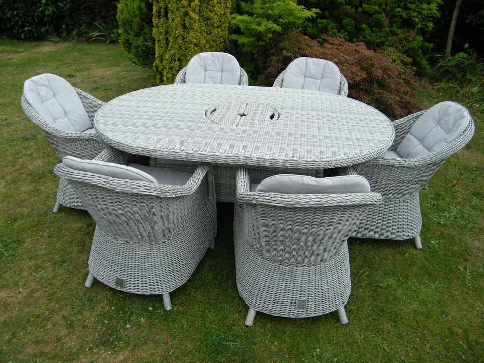 Stunning Maze Rattan 6 Seater Dining Set with Ice Bucket